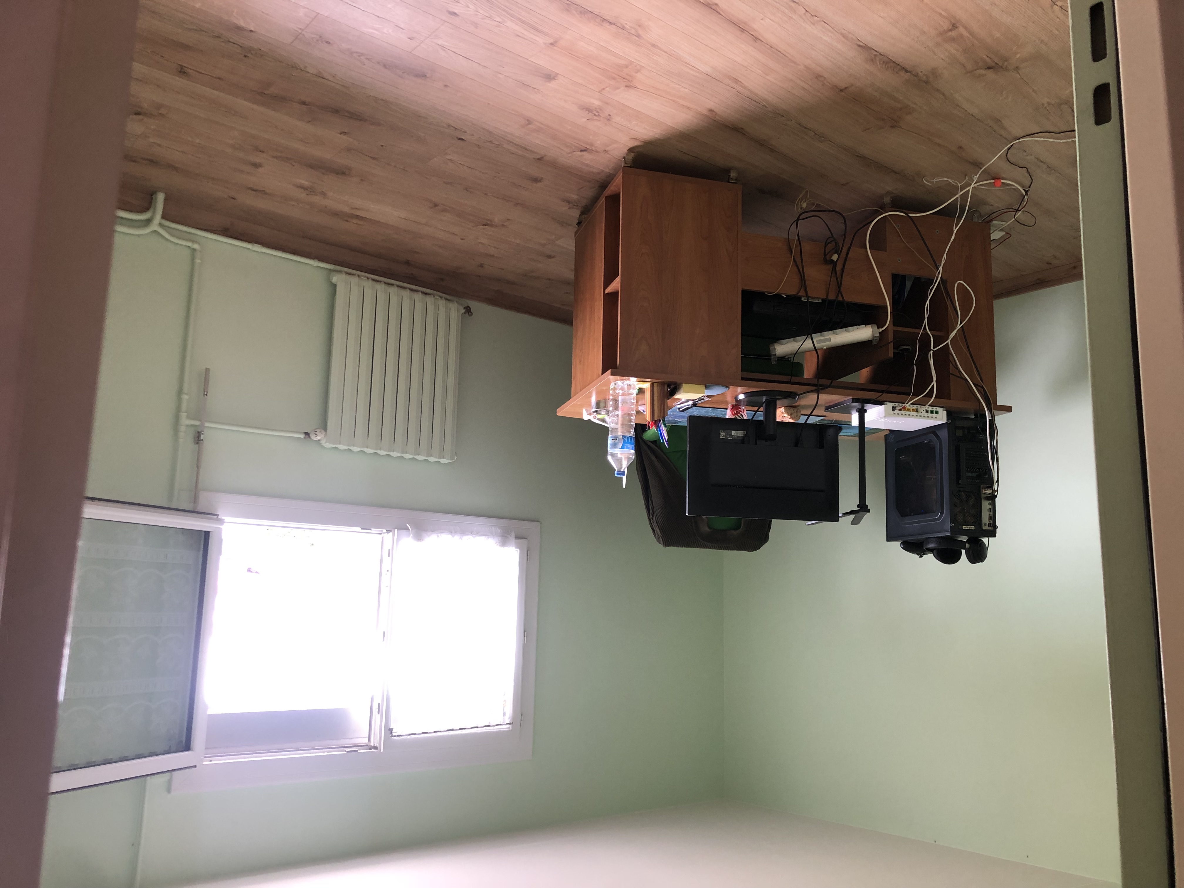 Rénovation d'un bureau: peinture murale terminée, et pose d'un parquet en chêne clair